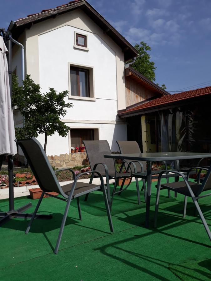 Popovi Koshari Guest House Dolno Panicherevo Esterno foto
